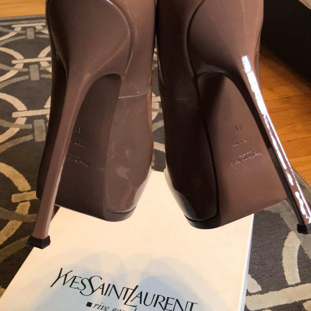 Tribute Pumps - Picture 4 of 5